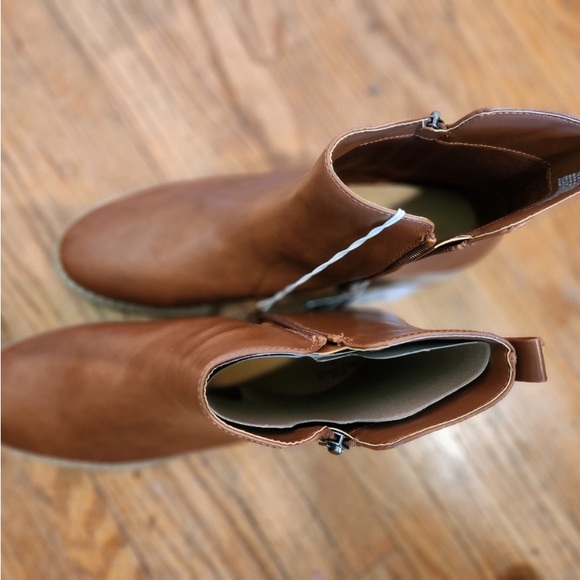 Universal Thread ankle boots - Picture 2 of 7